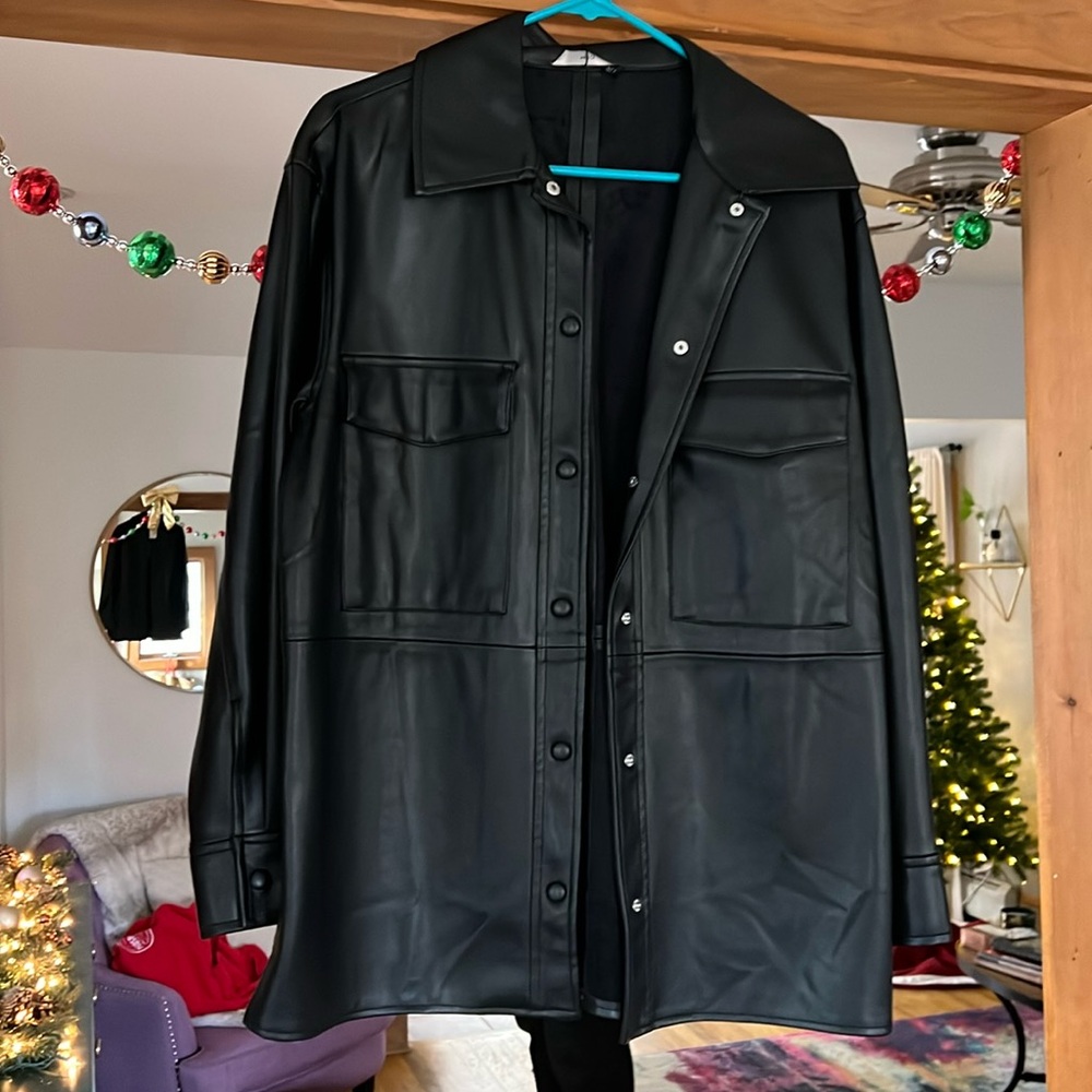 Lightweight leather jacket. Great for fall or warmer winter day!